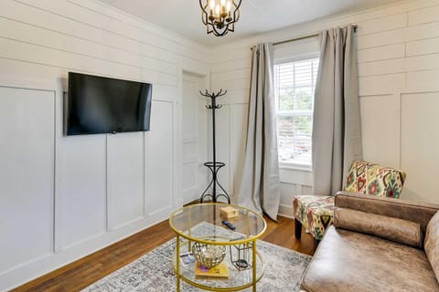 Cozy Starkville Apartment Walk to Main Street! Apartment in Starkville