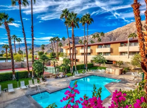 Hot Tub, Swimming pool