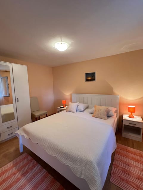 Apartments and Rooms Jasna Bed and Breakfast in Hvar