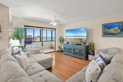TV and multimedia, Balcony/Terrace, Living room, Seating area, Sea view, furniture