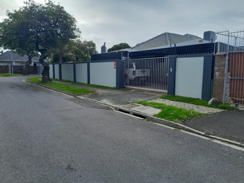 Neighbourhood, Street view