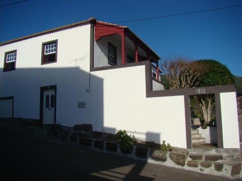 Property building, Facade/entrance, Facade/entrance, Day