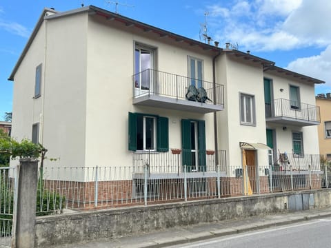 Property building, Day, Neighbourhood, Balcony/Terrace, Street view