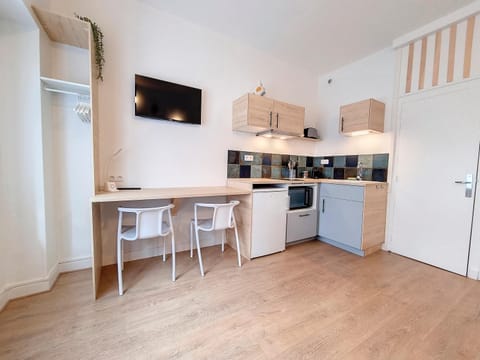 TV and multimedia, Kitchen or kitchenette, Dining area, minibar, stove