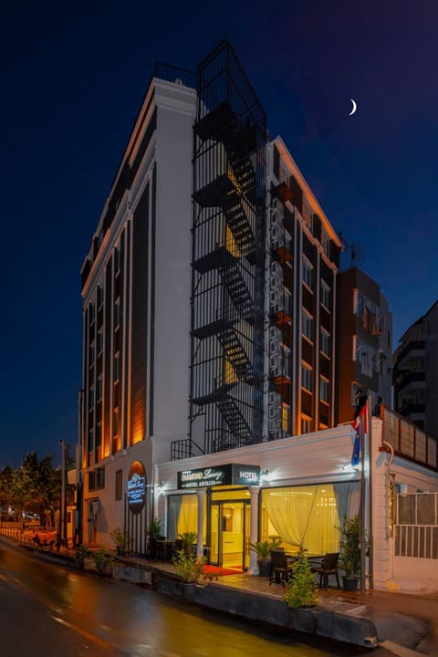 Property building, Restaurant/places to eat, Day, Night, Evening entertainment, Breakfast, Sunrise, Sunset