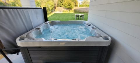 Garden, Hot Tub, Spa and wellness centre/facilities, Garden view