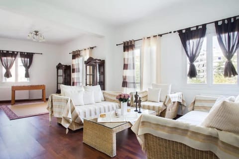 Living room, Photo of the whole room, Seating area, Dining area