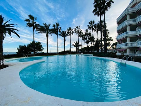 Property building, Day, Pool view, Swimming pool