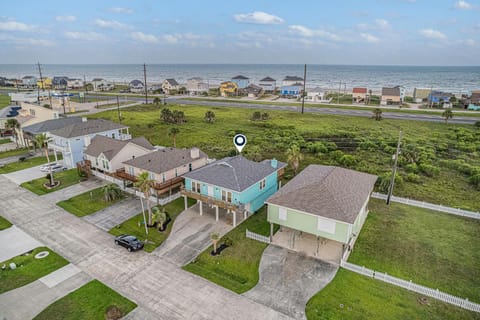 Smiles in Isla Del Sol House in Galveston Island