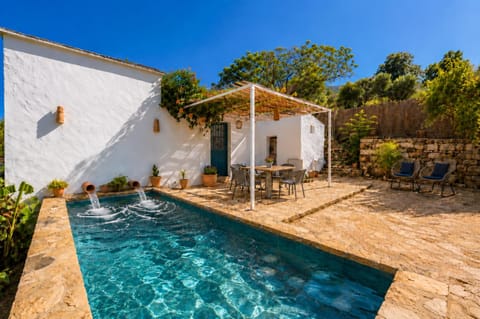 Garden, Balcony/Terrace, Food, Mountain view, Pool view, Pool view, Swimming pool