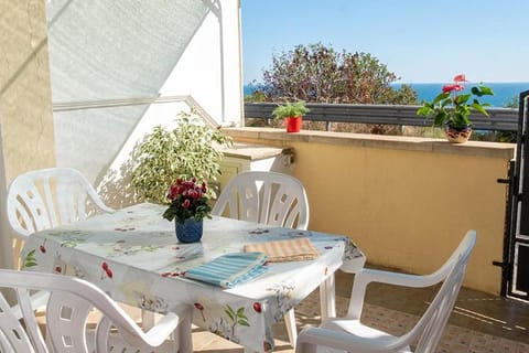 Patio, Natural landscape, View (from property/room), Balcony/Terrace, Dining area, Sea view