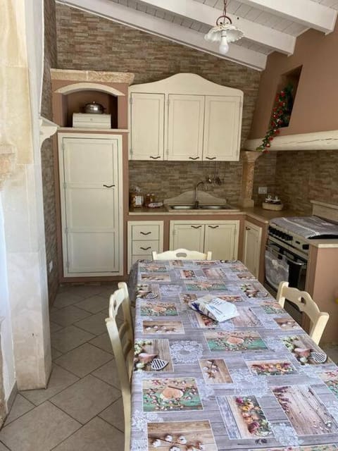 Kitchen or kitchenette, pet friendly, stove