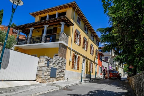 Property building, Street view, Location