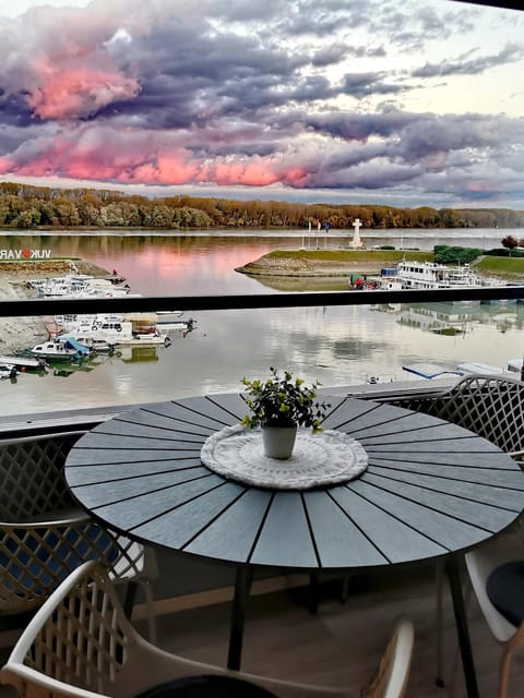Balcony/Terrace, River view
