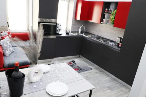 Coffee/tea facilities, Kitchen or kitchenette, Living room, Dining area, minibar, stove, toaster