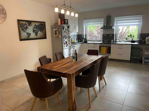Kitchen or kitchenette, Seating area, Dining area