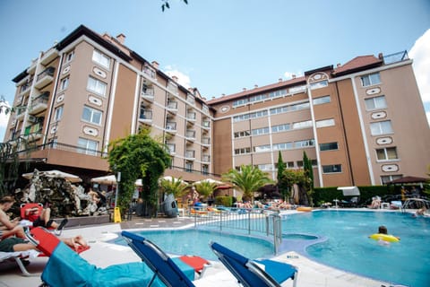 Property building, Patio, Pool view, Swimming pool, Swimming pool, sunbed