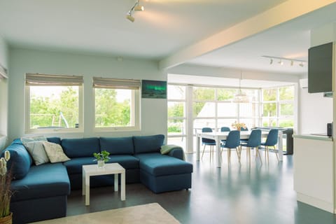 Living room, Dining area, kitchen