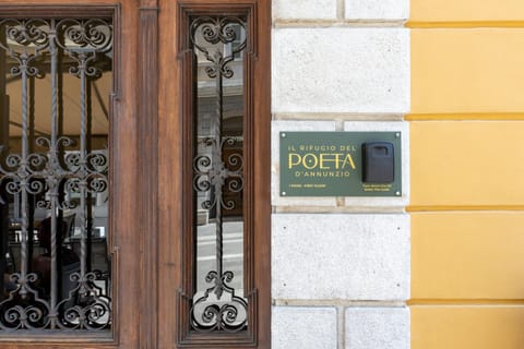 Property building, Facade/entrance, Day, Property logo or sign, Logo/Certificate/Sign, Text overlay, Street view, Certificate/Award