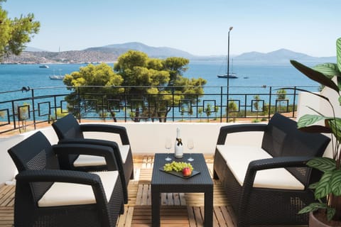 Day, Natural landscape, View (from property/room), Balcony/Terrace, Dining area, Sea view