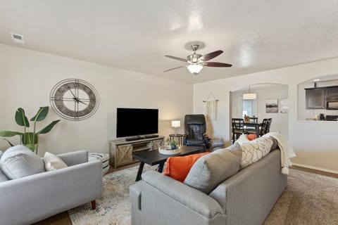 Living room, Dining area