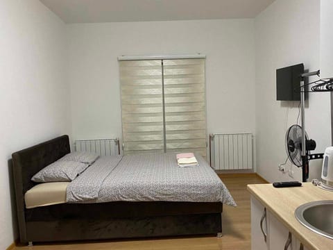 Bed, TV and multimedia, Photo of the whole room, Bedroom, hair dresser