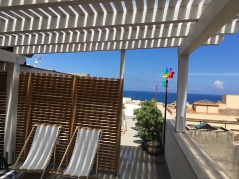 Patio, BBQ facilities, Balcony/Terrace, Dining area, City view, sunbed