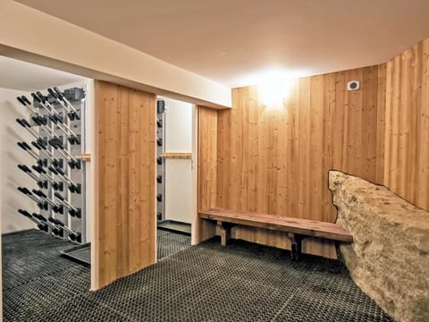Chalet familial rénové avec jacuzzi, accès piste, ski room - FR-1-613B-42 Apartment in Les Allues