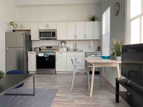 Kitchen or kitchenette, Dining area, dishwasher, minibar, pet friendly, stove