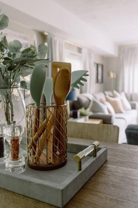 NEWLY Listed! Westlake Stylish Apartment in Westlake