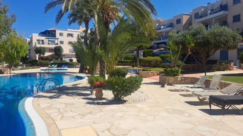 Property building, Garden, Swimming pool