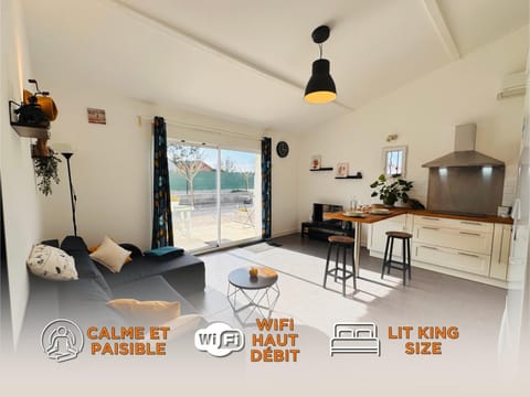 Living room, Seating area, Dining area, Meals