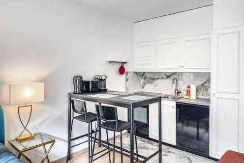 Mountain Sunrise Studio Apartment in Montreux