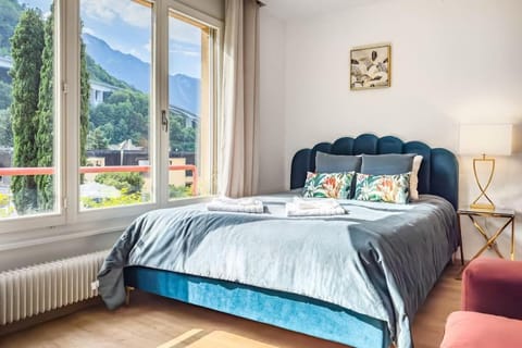 Mountain Sunrise Studio Apartment in Montreux