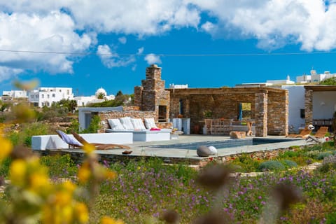 Property building, Garden view, Swimming pool, sunbed