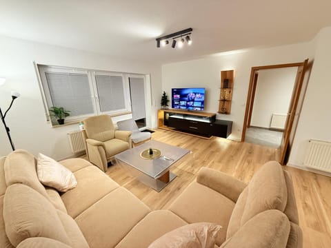 Communal lounge/ TV room, TV and multimedia, Living room, Seating area, Evening entertainment