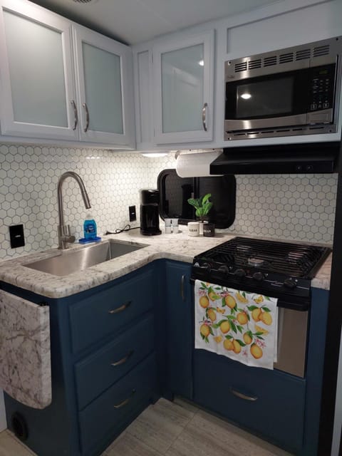 The Torres' Camper Experience! Apartment in Tampa