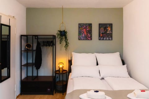 Bed, Photo of the whole room, Bedroom