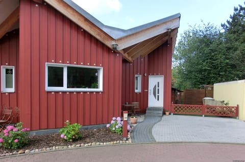 Property building, Facade/entrance, Parking