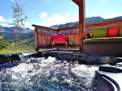 Day, Natural landscape, Hot Tub, Hot Tub, Balcony/Terrace, Mountain view
