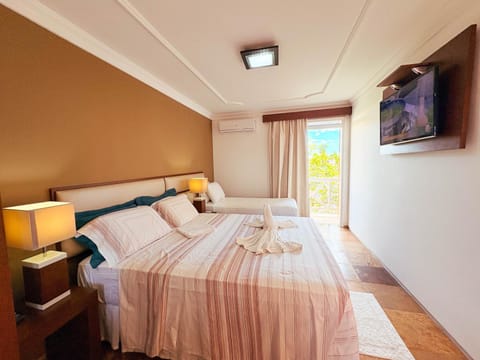 Bed, TV and multimedia, Photo of the whole room, Evening entertainment, Bedroom
