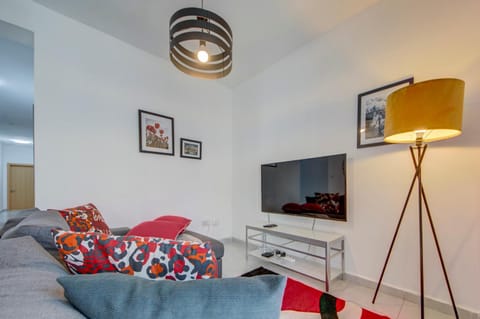 TV and multimedia, Living room, Evening entertainment