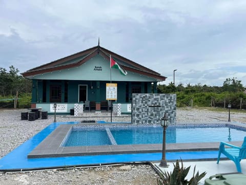 Property building, Pool view, Swimming pool, sunbed