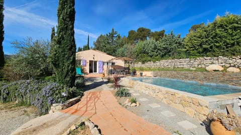 Aux trois Cyprès Salernes en Provence House in Salernes