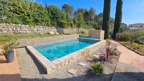 Aux trois Cyprès Salernes en Provence House in Salernes