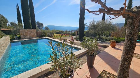 Aux trois Cyprès Salernes en Provence House in Salernes