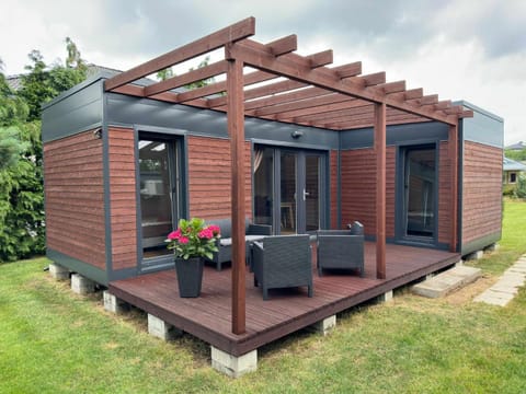 Property building, Patio, Garden, Garden, Balcony/Terrace, Garden view