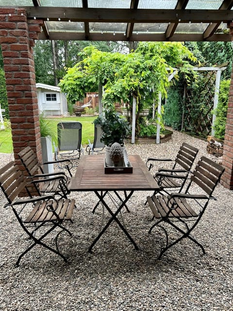 Day, Garden, Dining area, Garden view