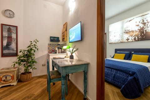 Coffee/tea facilities, View (from property/room), Photo of the whole room