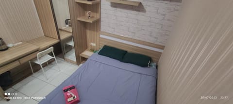 Bed, Bedroom, towels, wardrobe